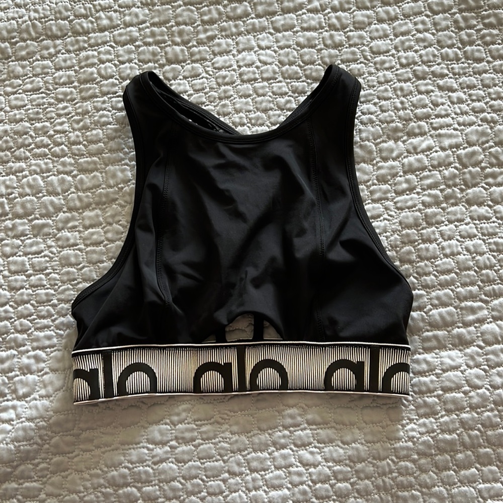Alo yoga sports bra size small